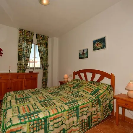 Calle San Emigdio 10 Apartment *